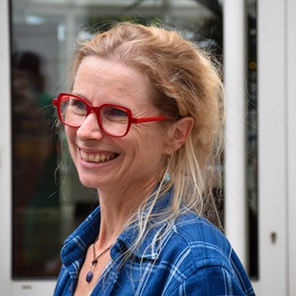 Photo de la gestalt-praticienne Virginie LACOMBE